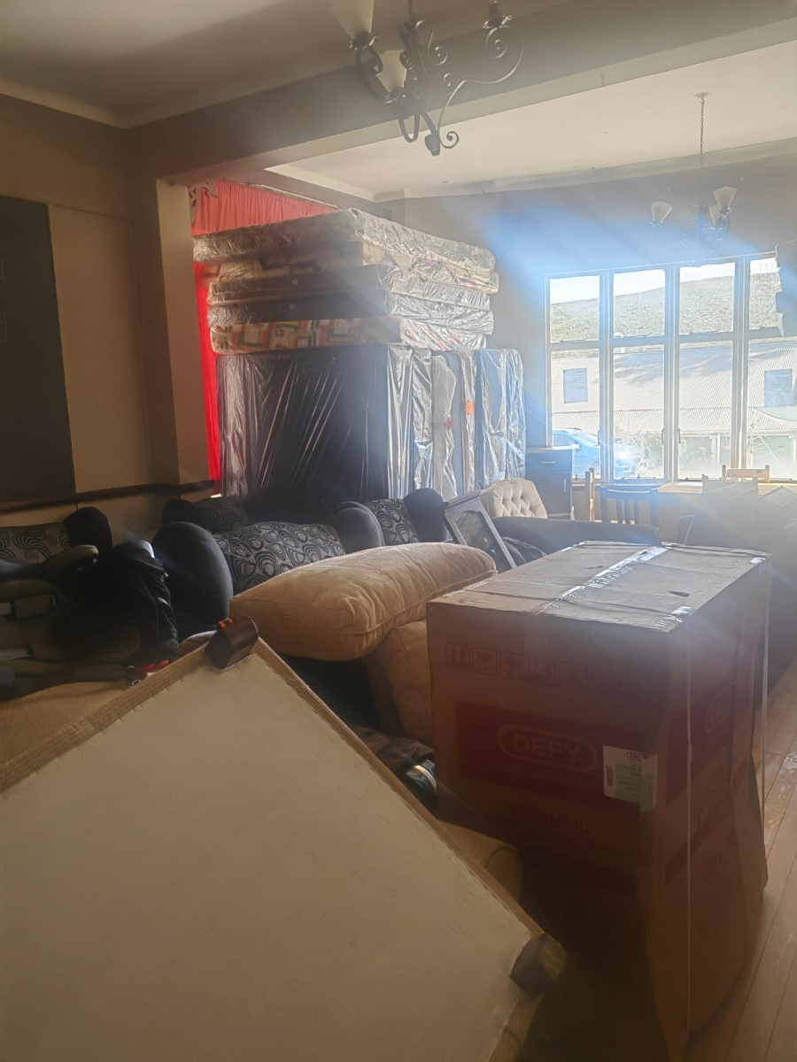 13 Bedroom Property for Sale in Uniondale Western Cape